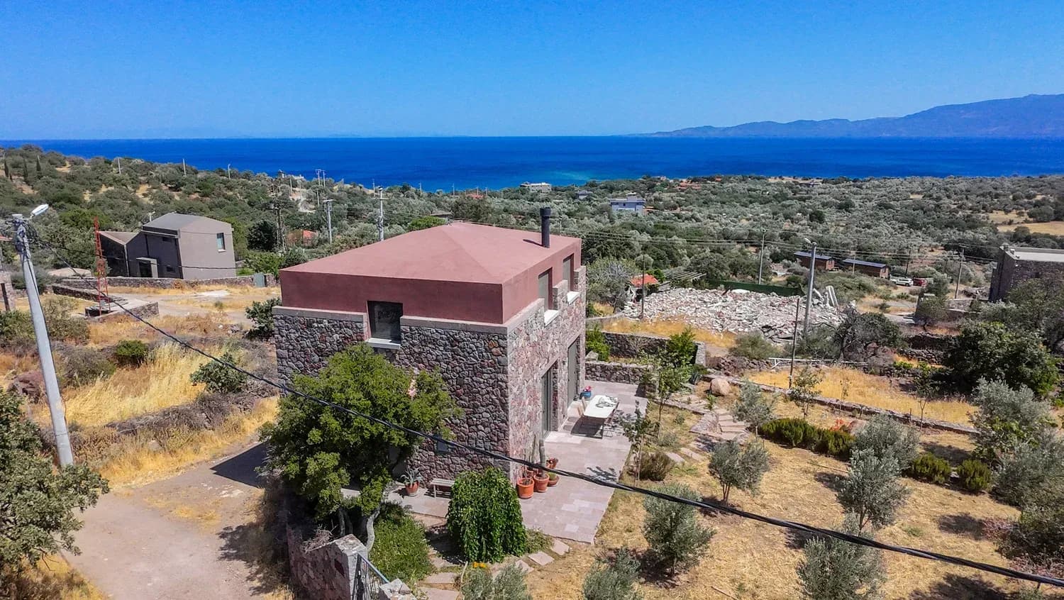 A. Erol Evi - Kapak Görseli