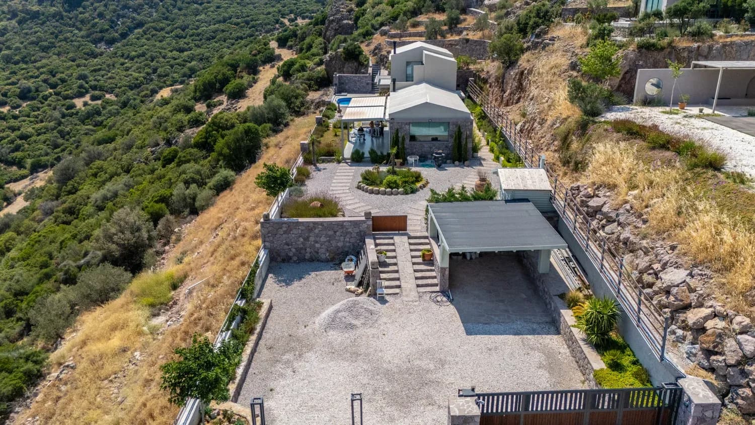 Saral Evi - Kapak Görseli