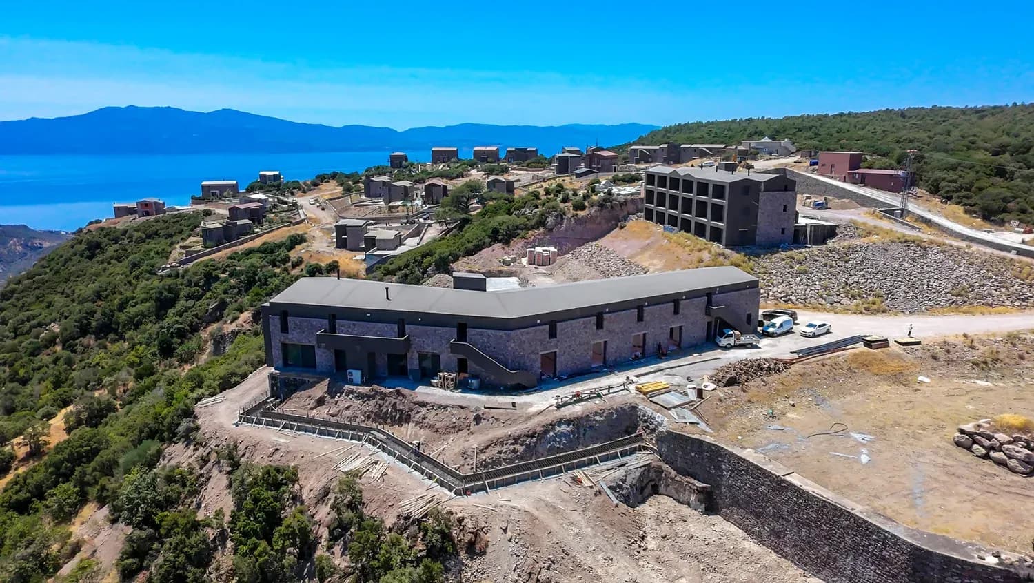 27-28 Parsel - Kapak Görseli