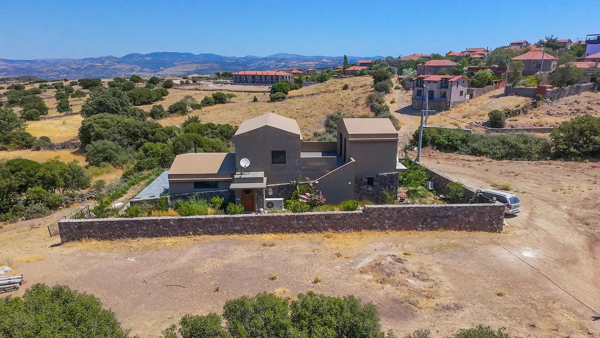 Ethem Aslı Evi - Kapak Görseli